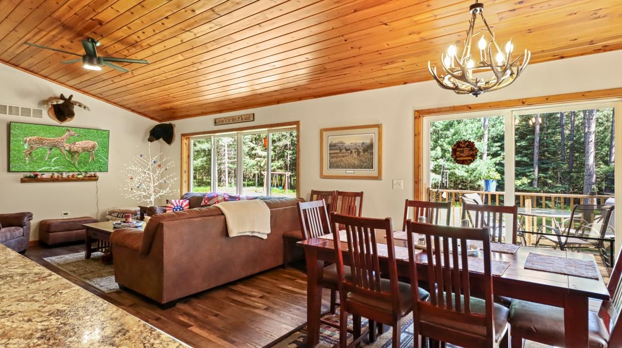 1125 LAKESIDE CT