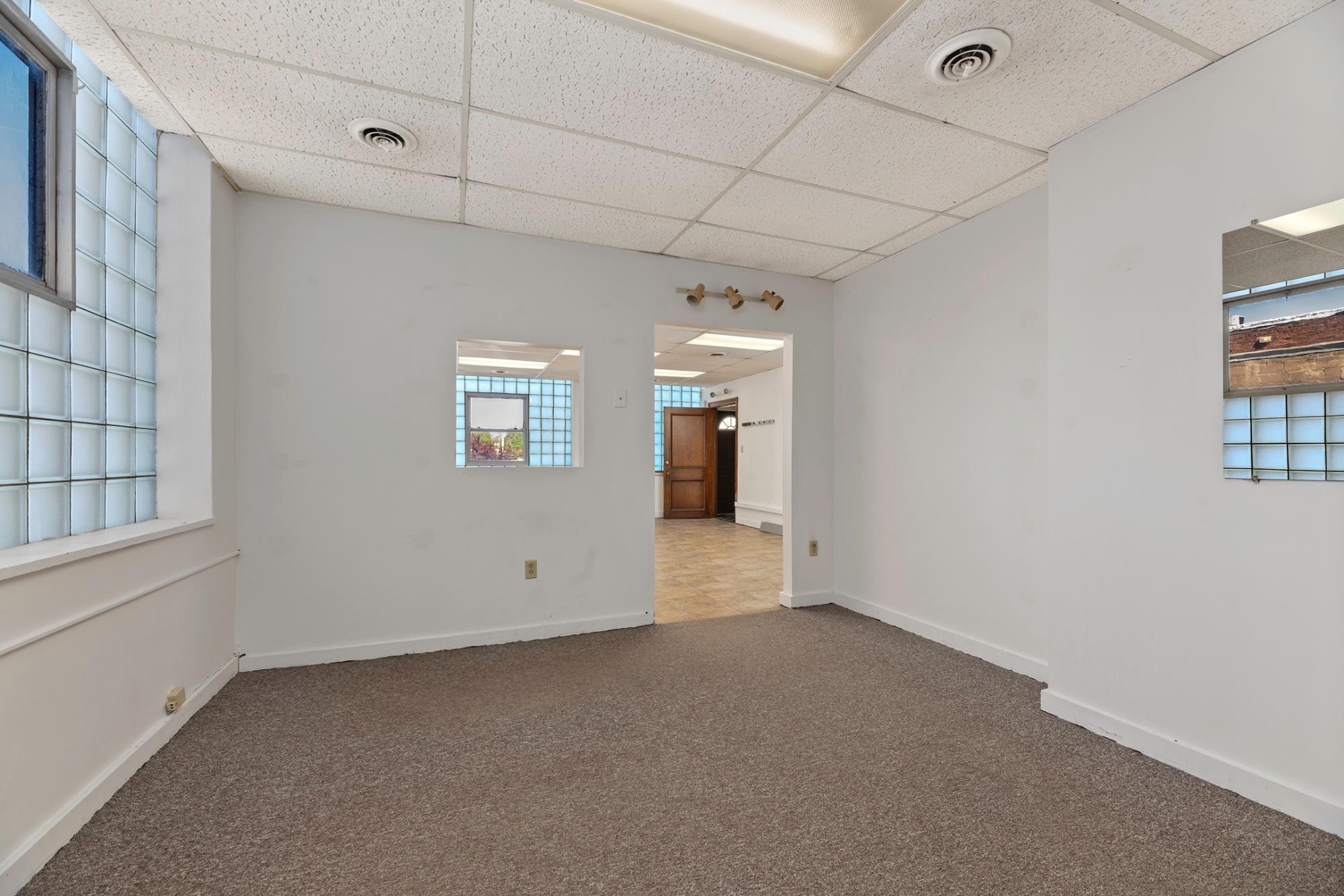 216 AURORA ST E
