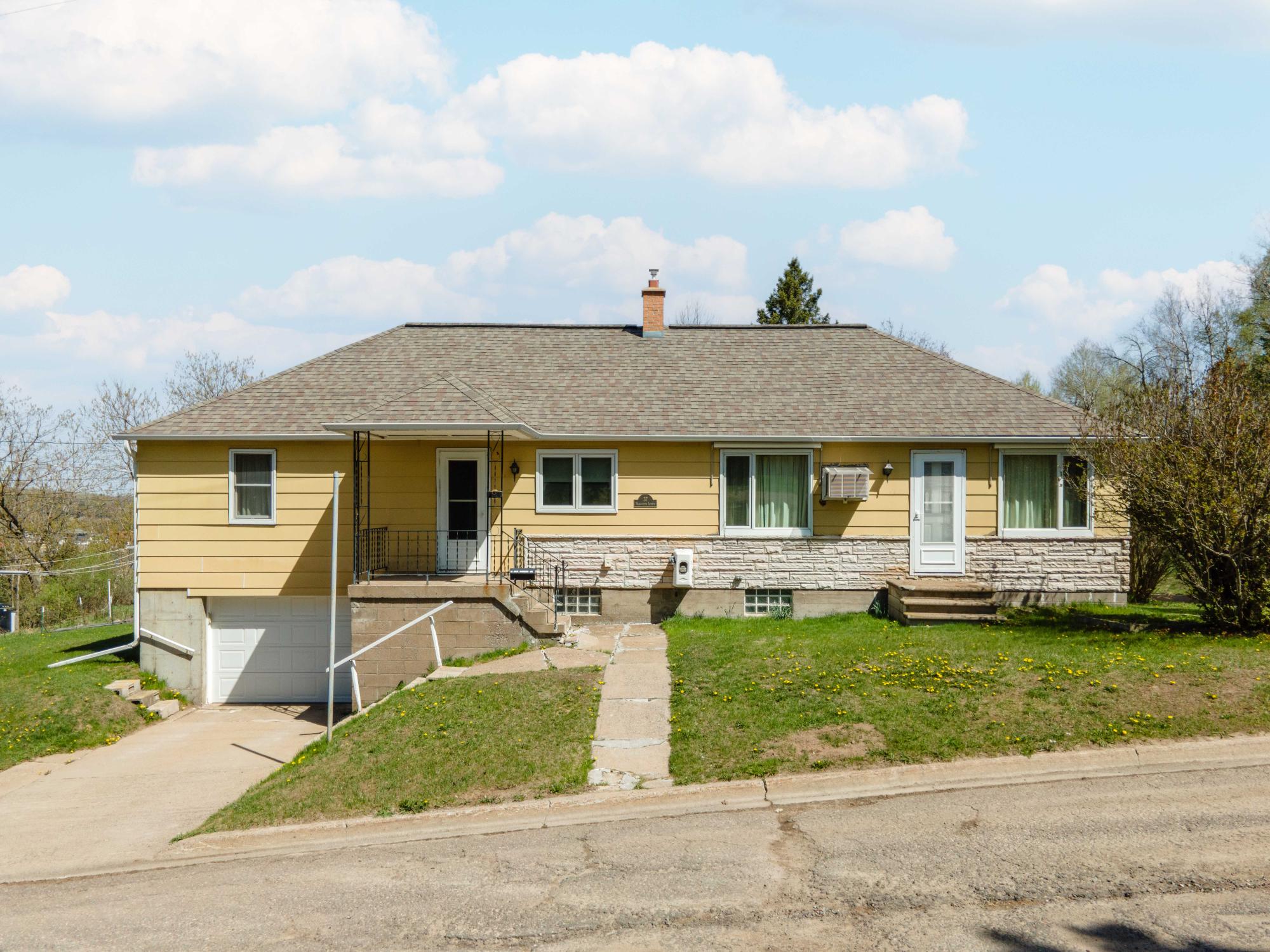 Photo 1 of 38 — 37 WASHINGTON AVE, Iron River, MI 49935