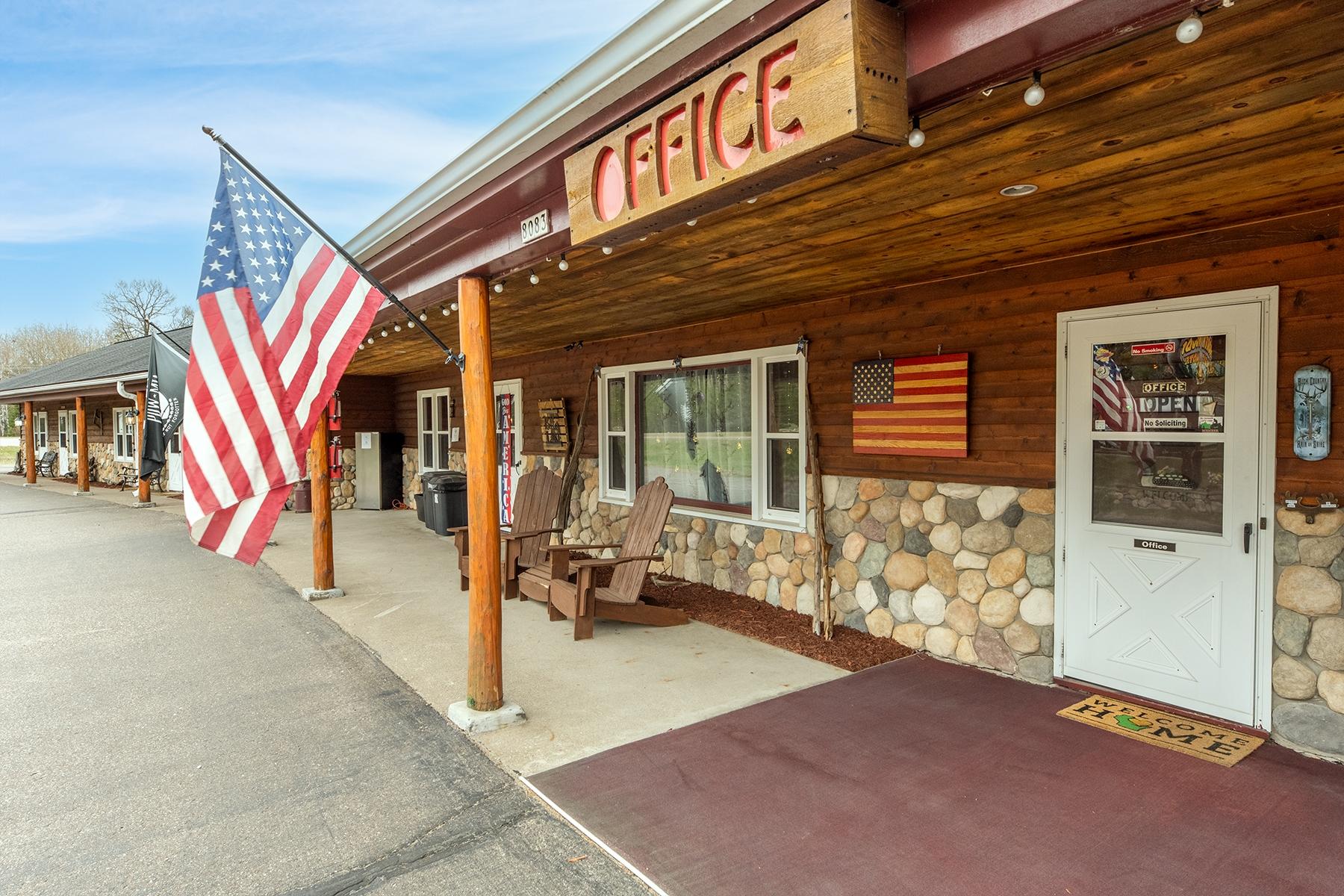 8083 HWY 70