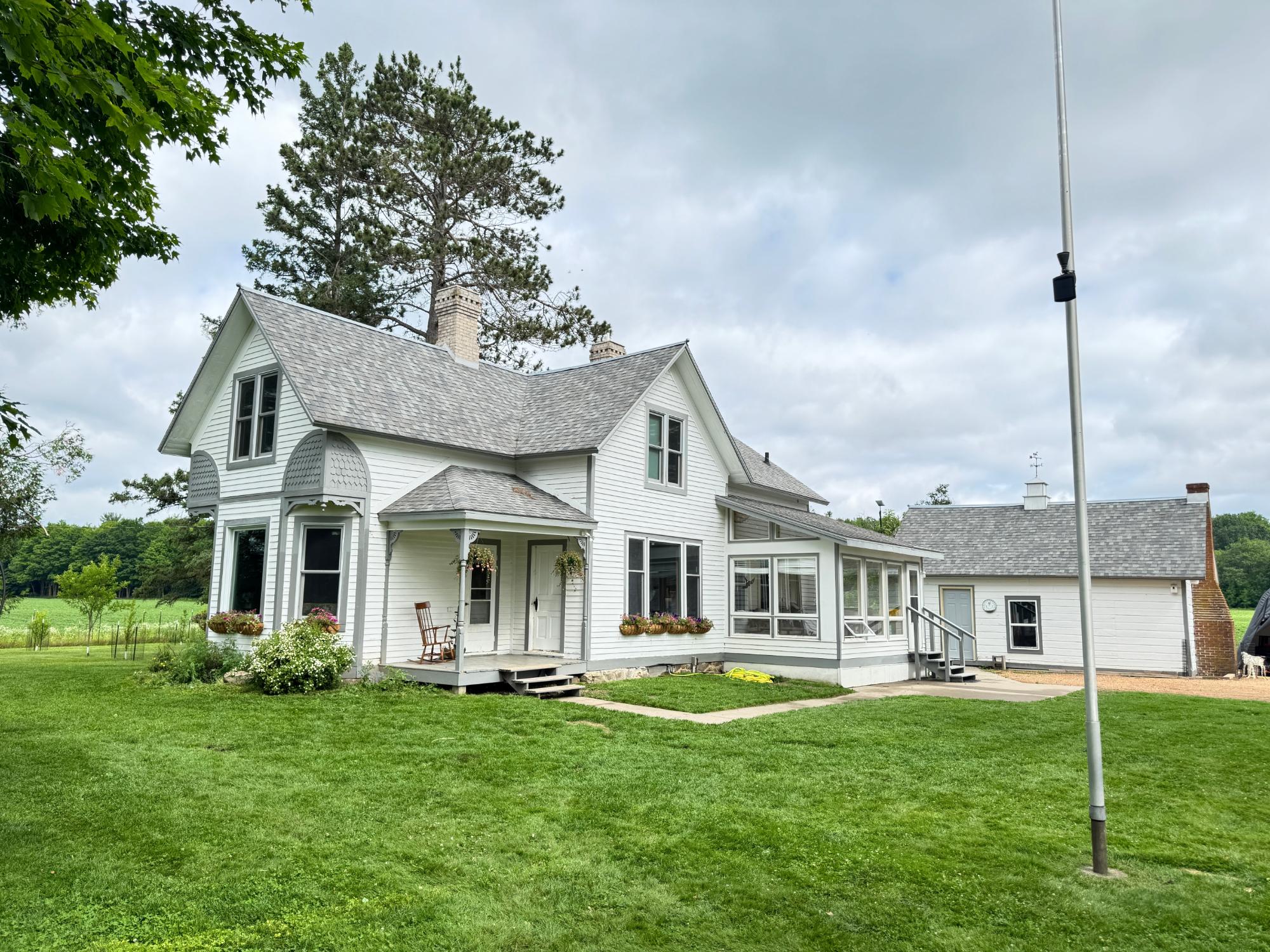 W10402 SUNSET RD