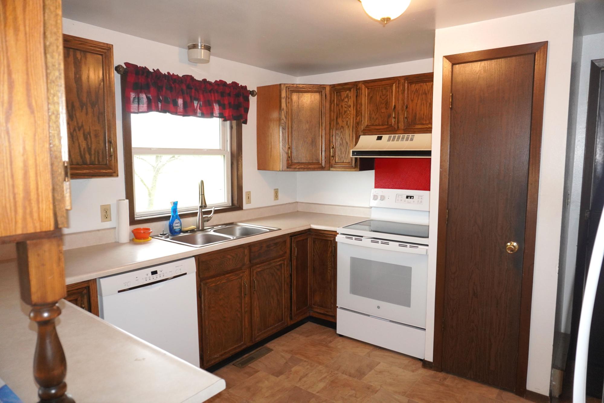 N5142 BRADLEY ST