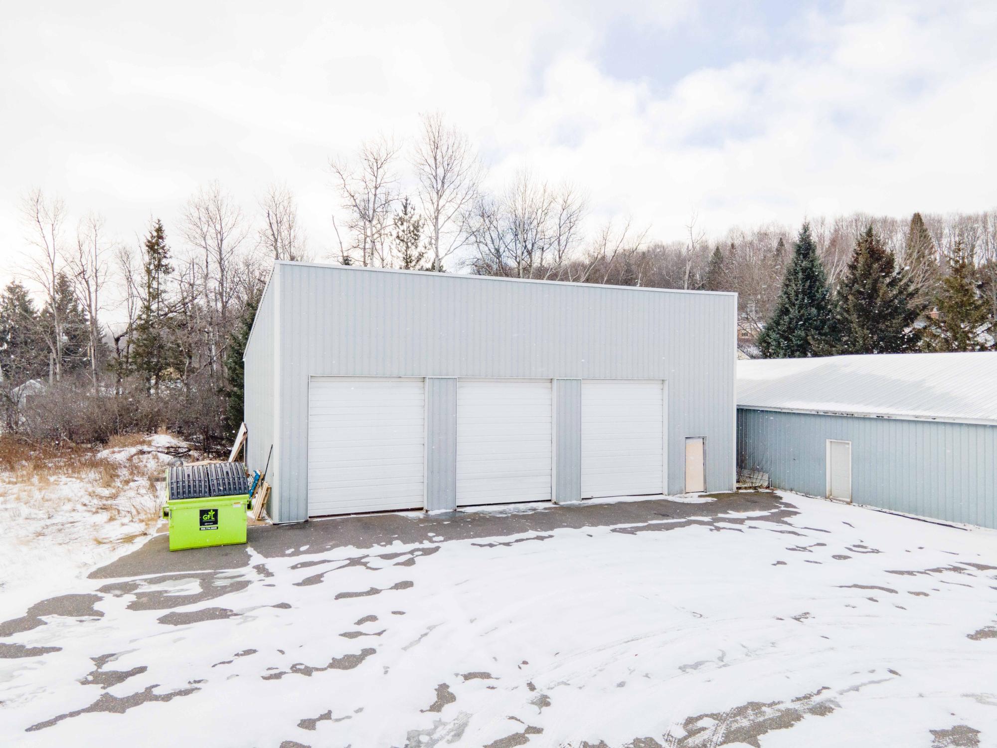100 CASPIAN AVE W