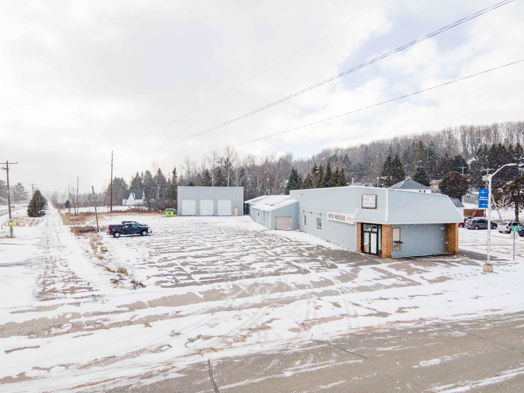 100 CASPIAN AVE W