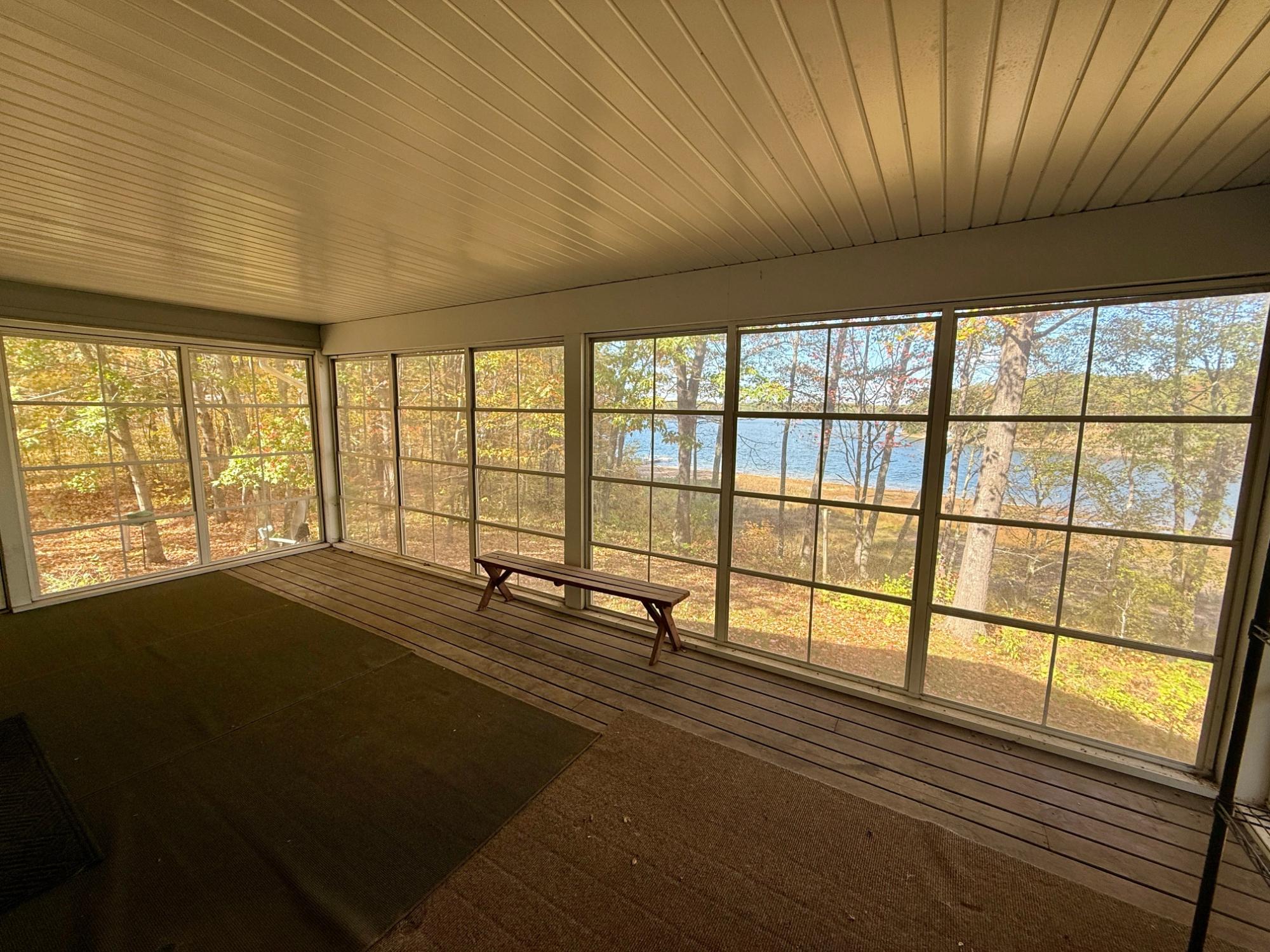 2389 SOUTHEAST BAY LN