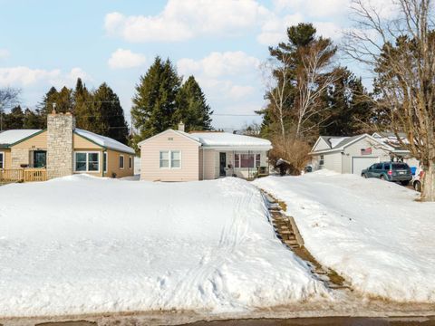 27 9TH AVE N Iron River MI 49935
