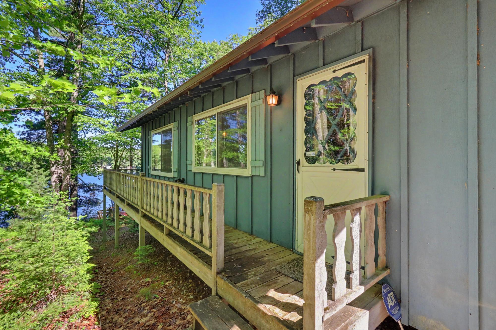 6024 BLACK OAK LAKE RD S
