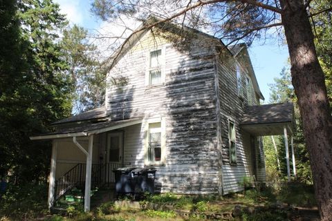 1311 LAKE AVE N Crandon WI 54520