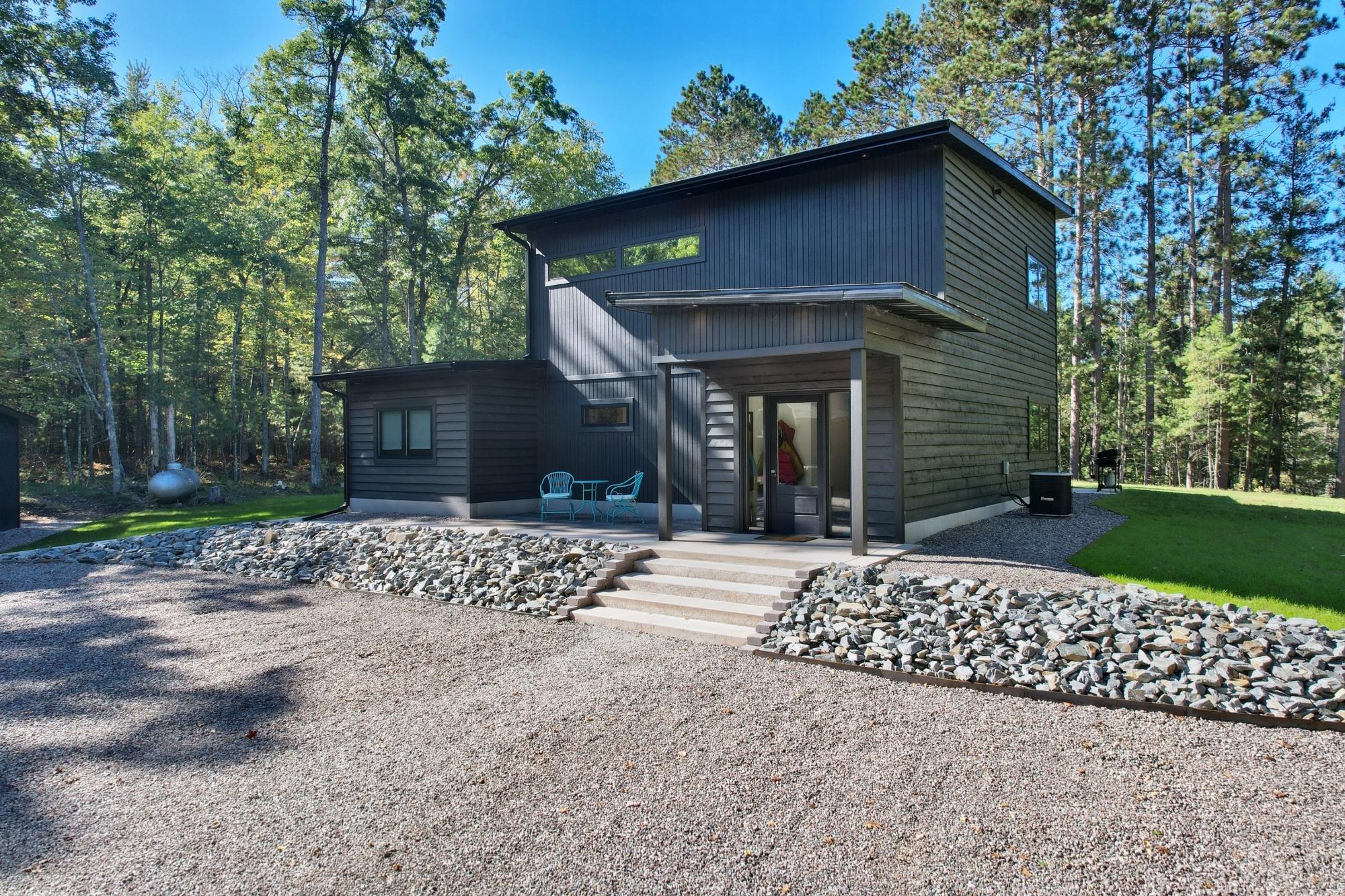 1369 RIVERVIEW DR