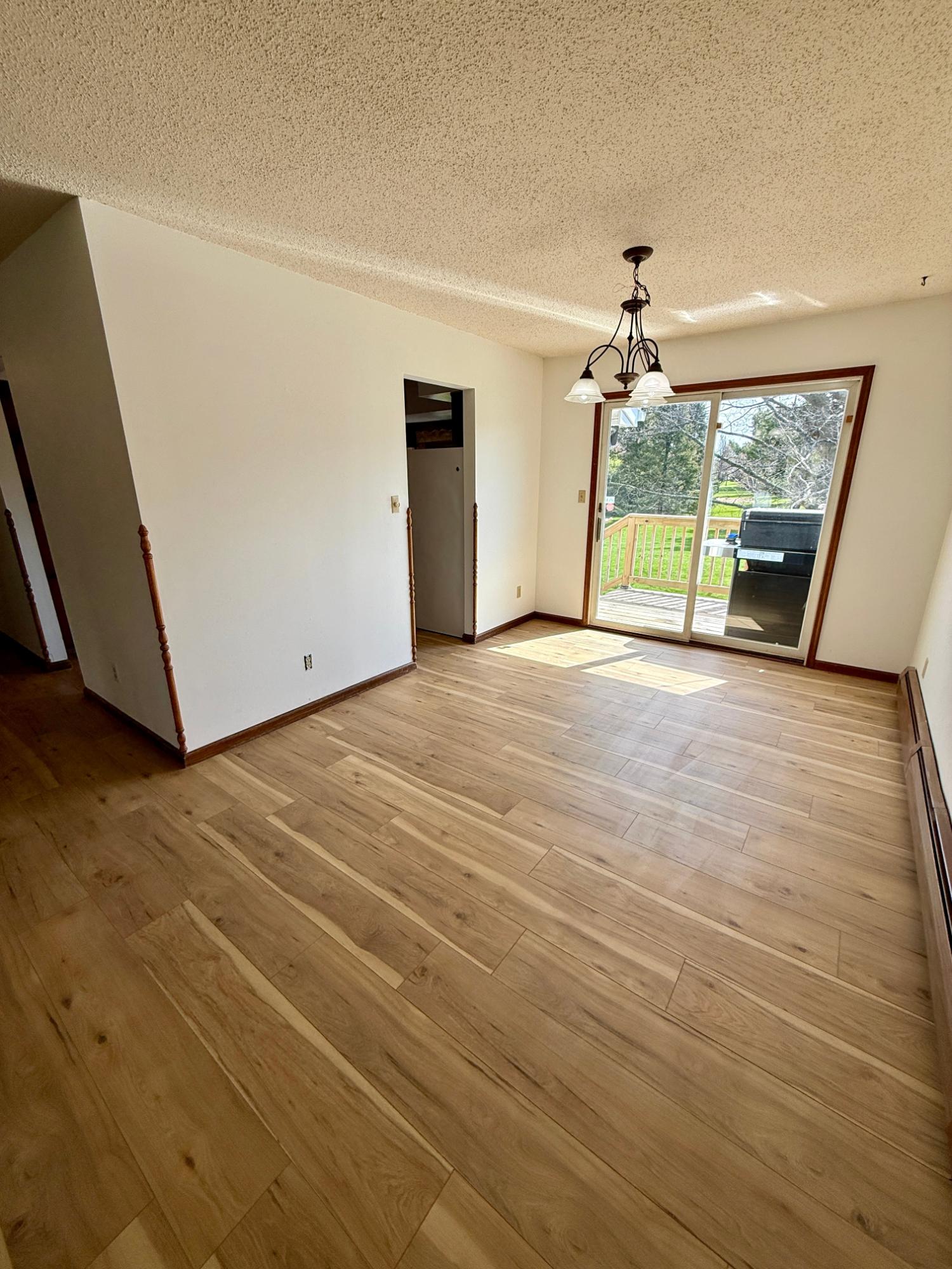 811 SUNSET DR
