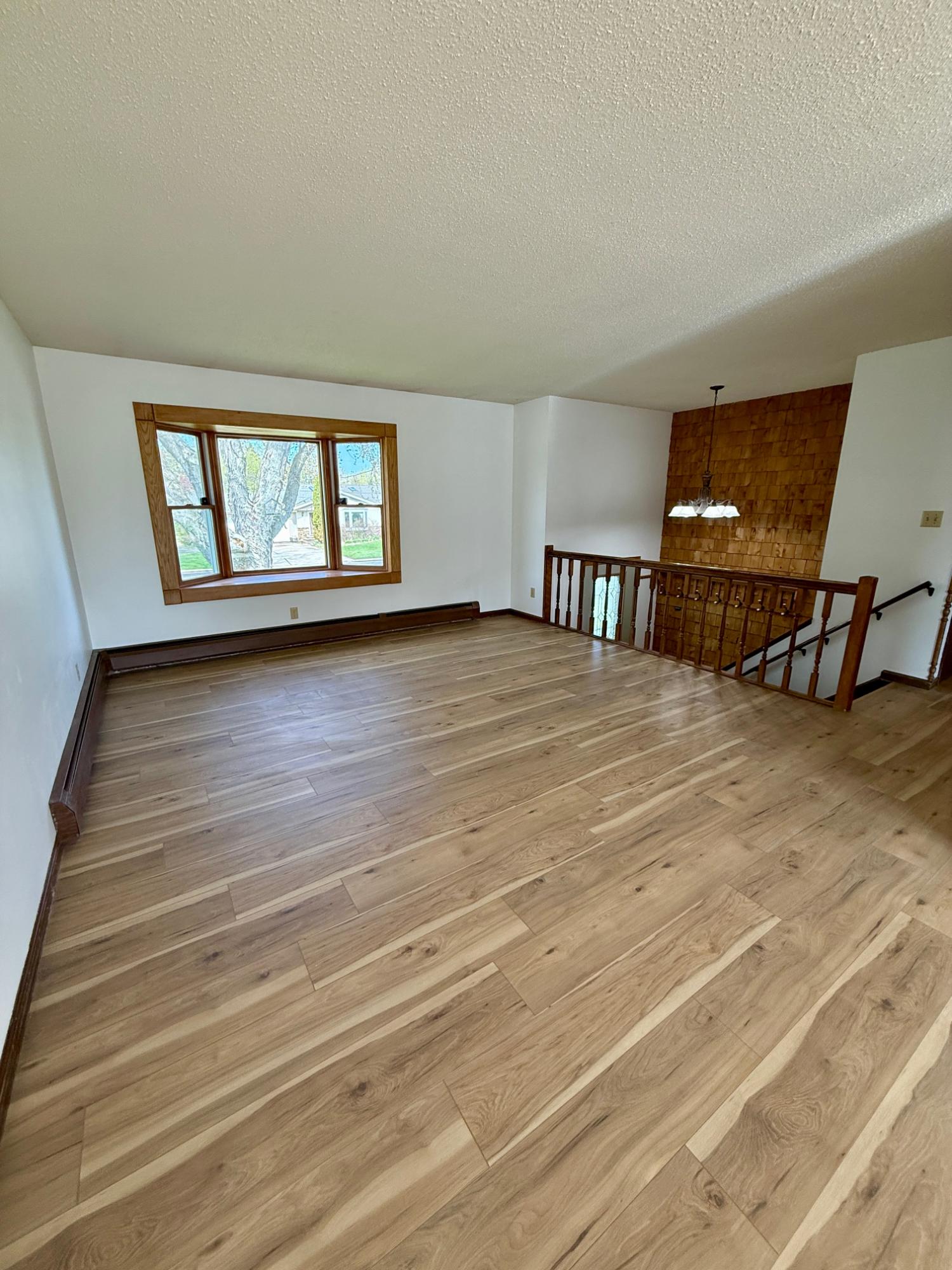 811 SUNSET DR