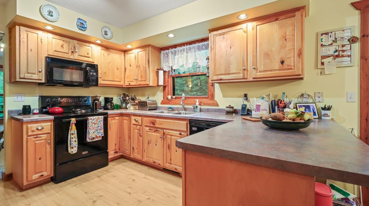 8174 MAPLEWOOD DR