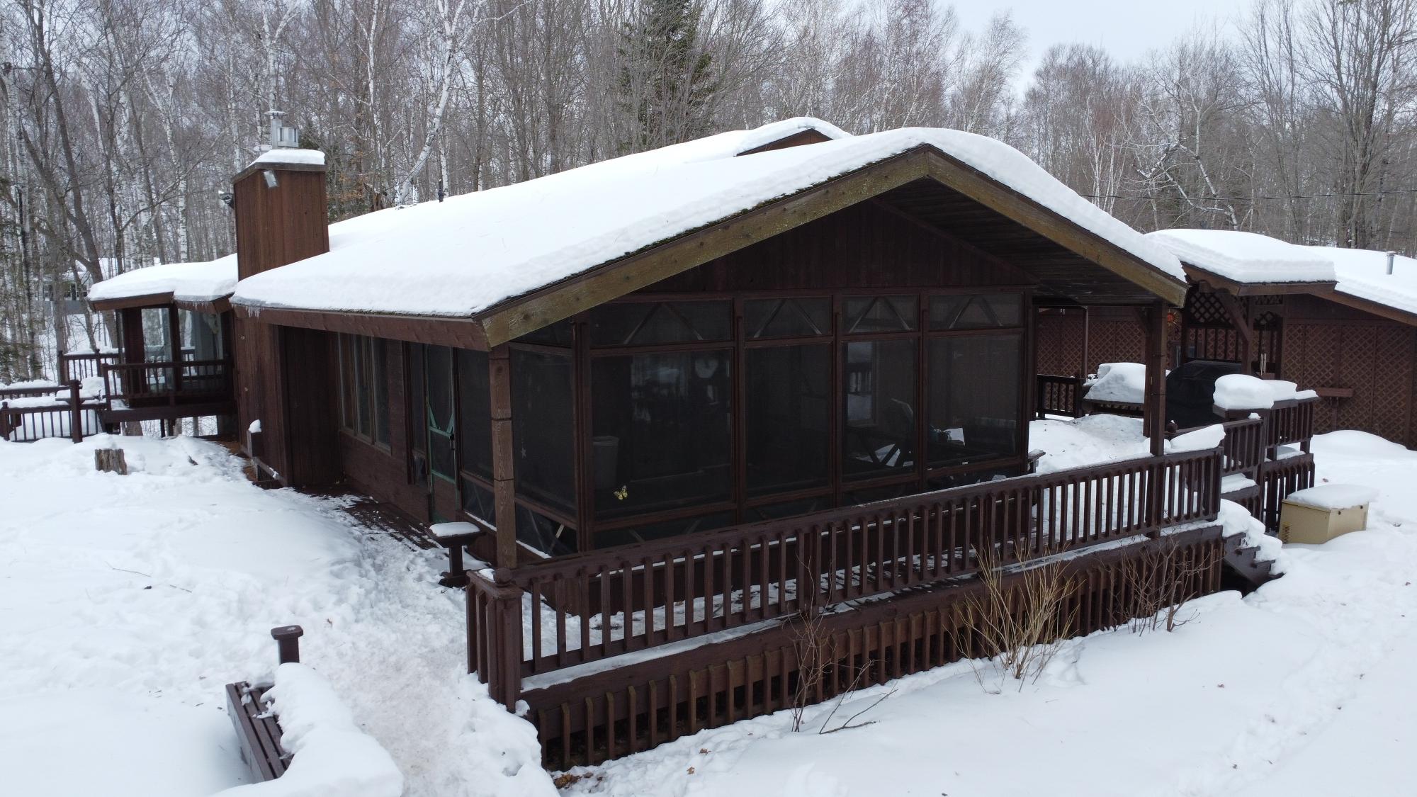 1091 AMBER LAKE LN N