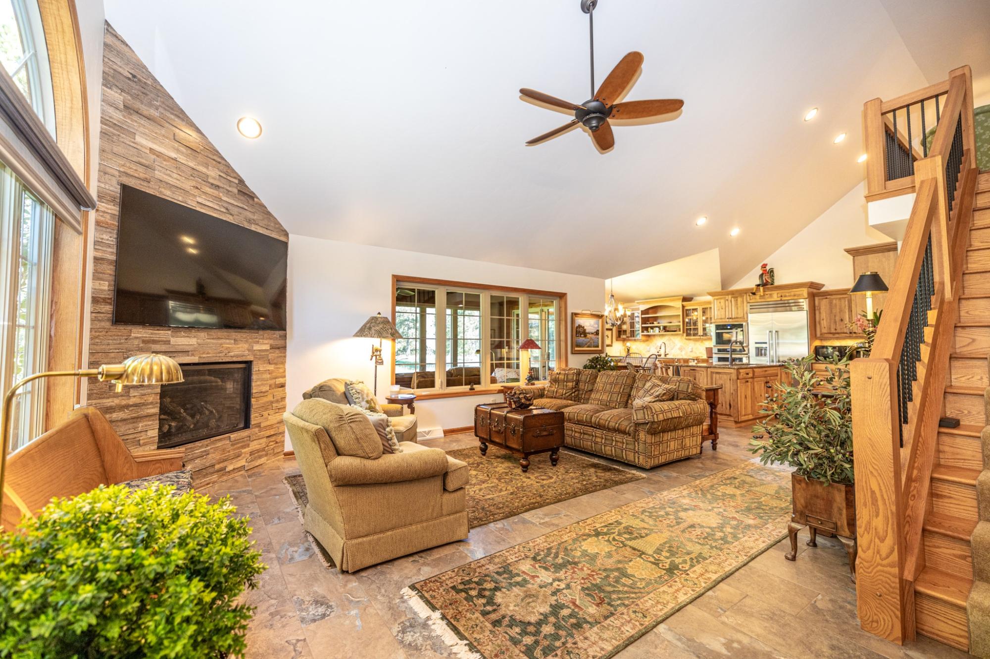 10027 RIDGEWOOD DR