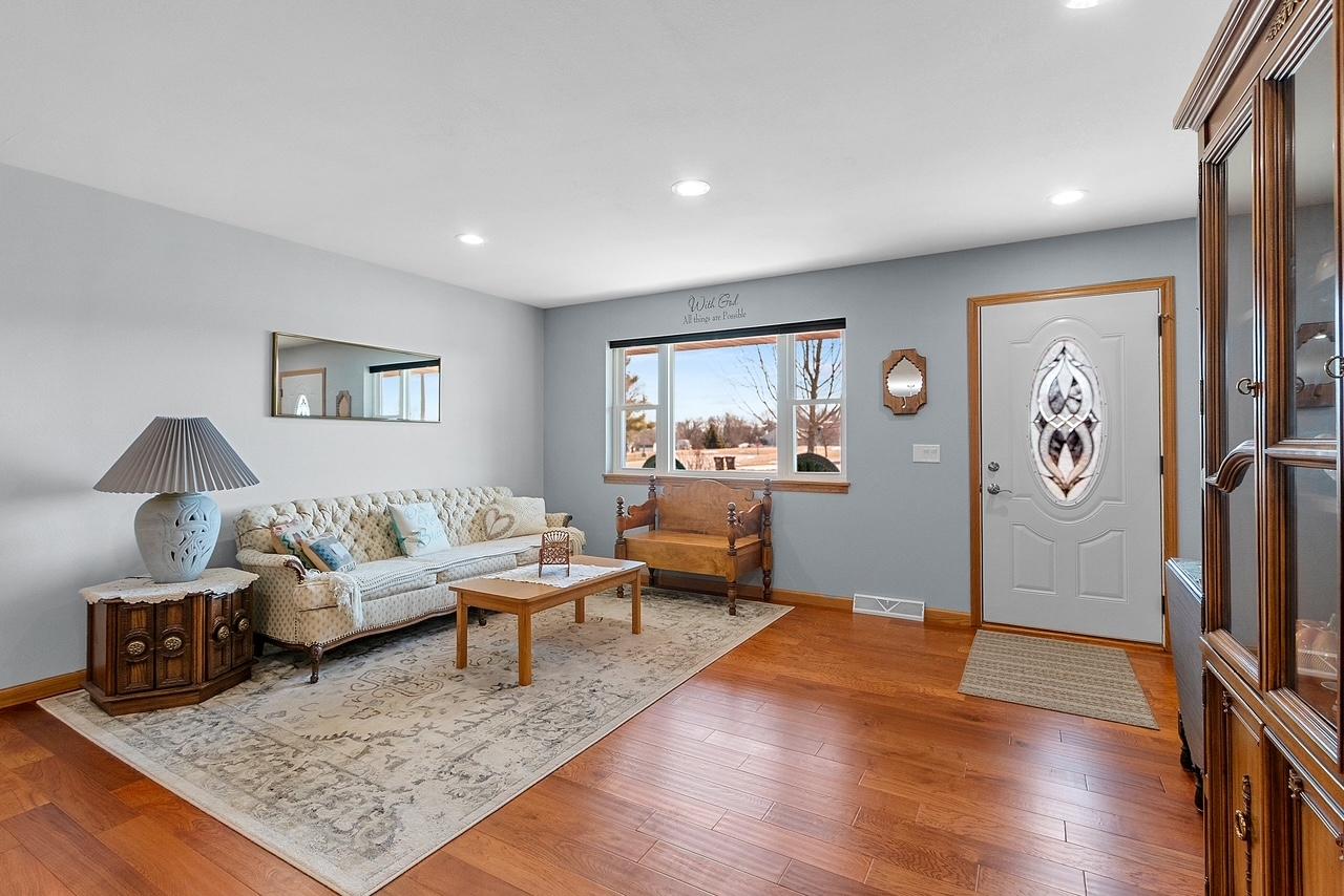 209 RIDGEWOOD DR