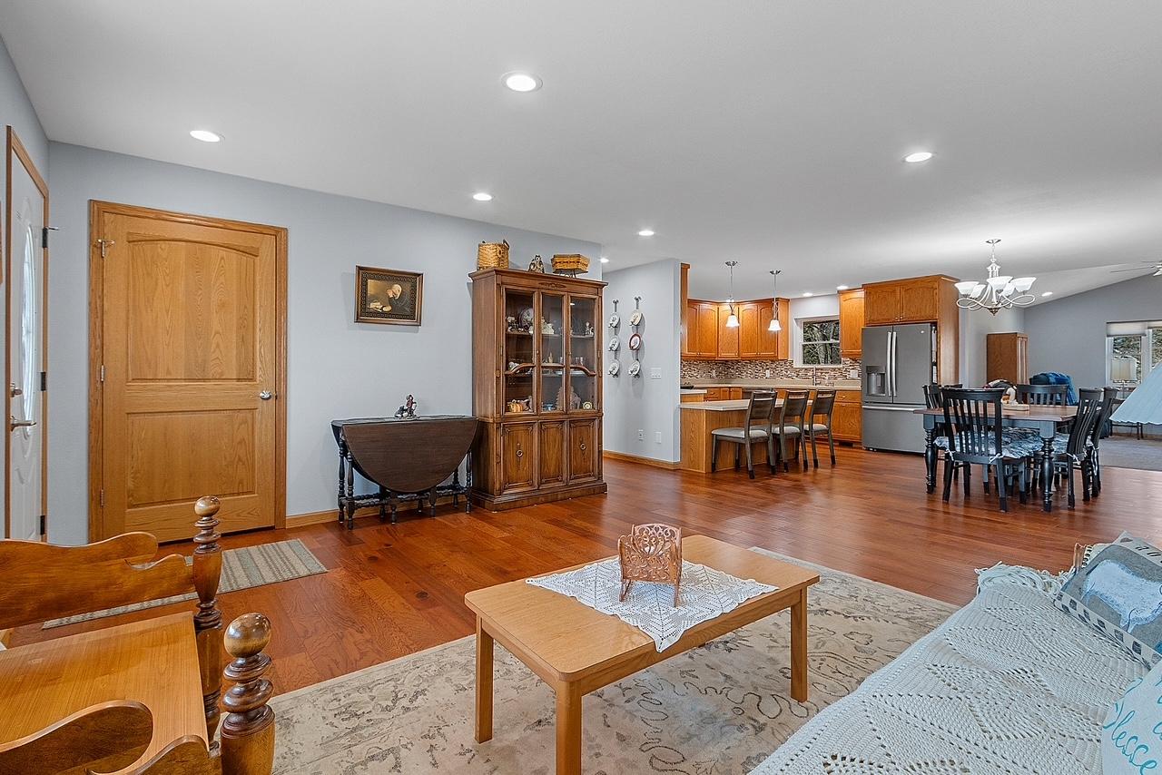 209 RIDGEWOOD DR