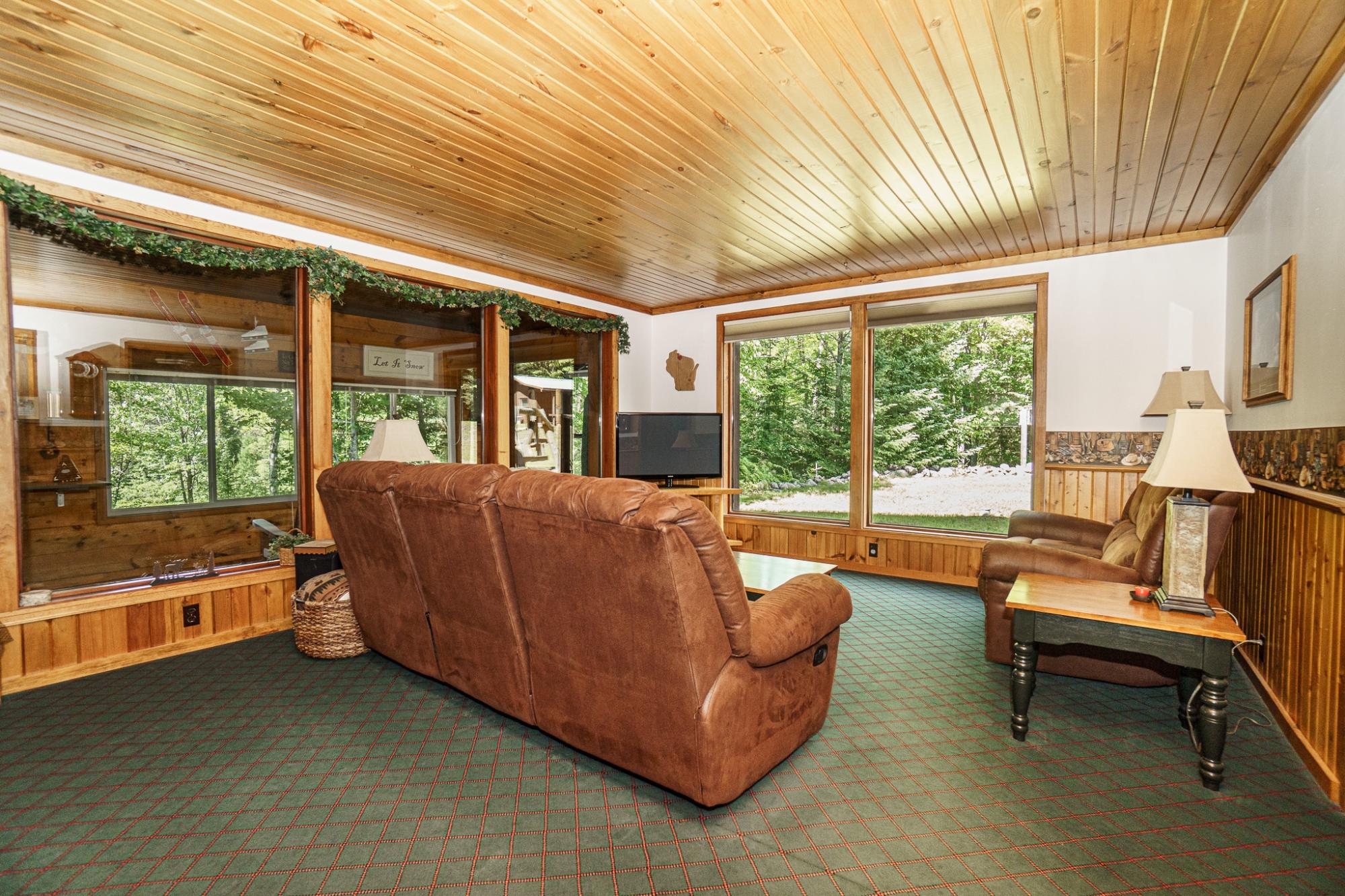 5185N GOLF COURSE DR