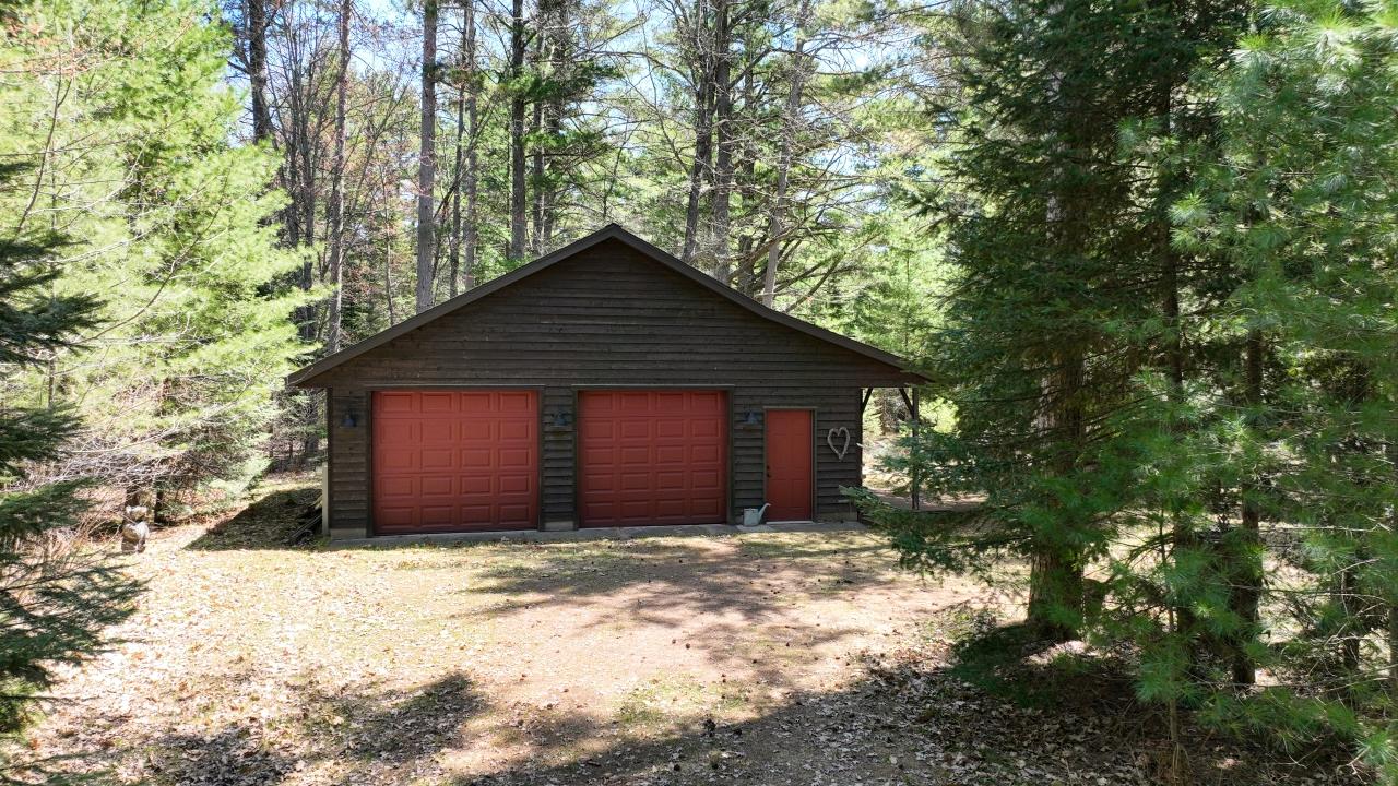 2962 PINE CREST LN +3 acres