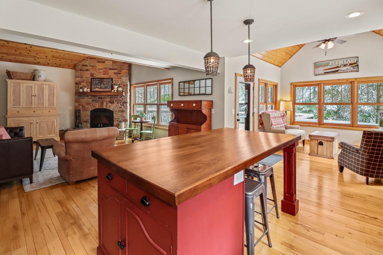 2962 PINE CREST LN +3 acres