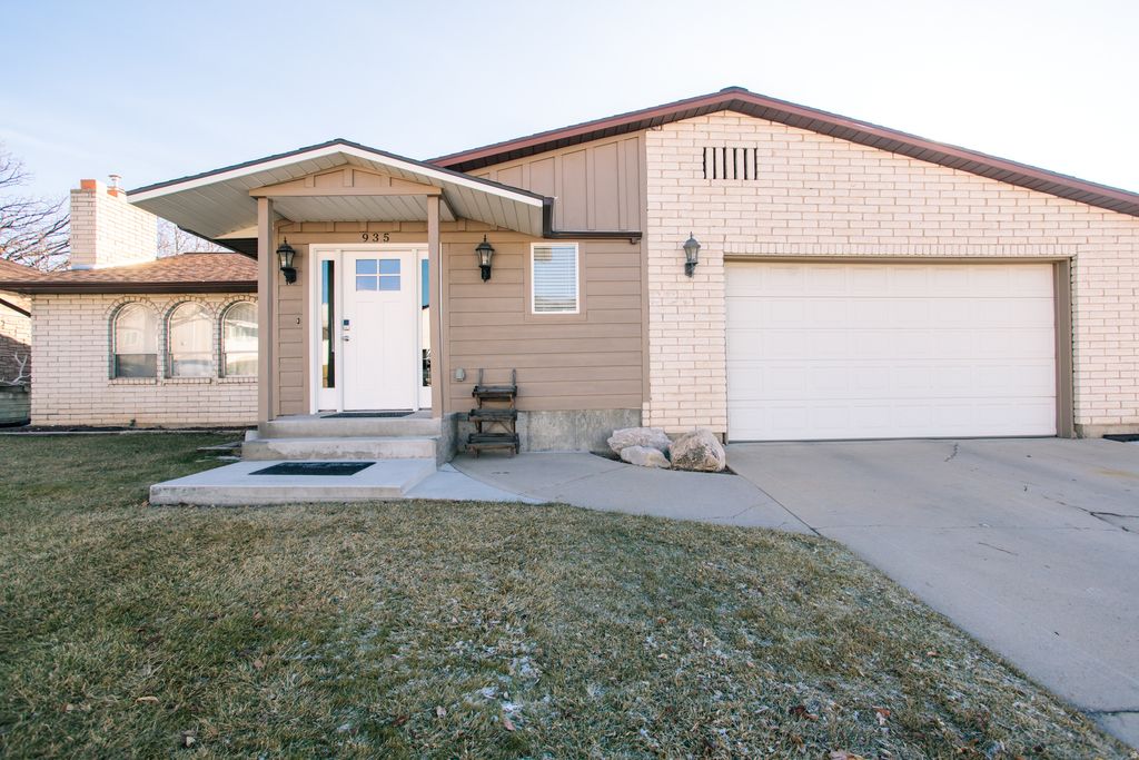 Photo of 935 W 360 RES S, Orem, UT 84058 (MLS # 2130403)