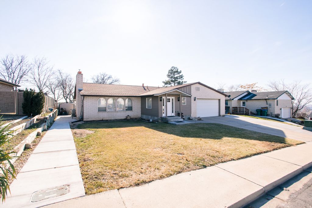 Photo of 935 W 360 RES S, Orem, UT 84058 (MLS # 2130403)