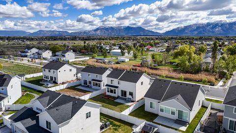 Tiny photo for 2832 S SHORELINE DR W, Syracuse, UT 84075 (MLS # 2152824)