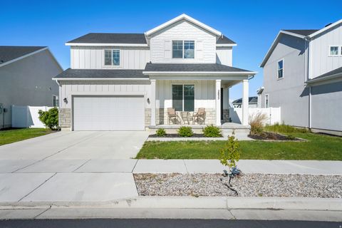 Photo of 2832 S SHORELINE DR W, Syracuse, UT 84075 (MLS # 2152824)