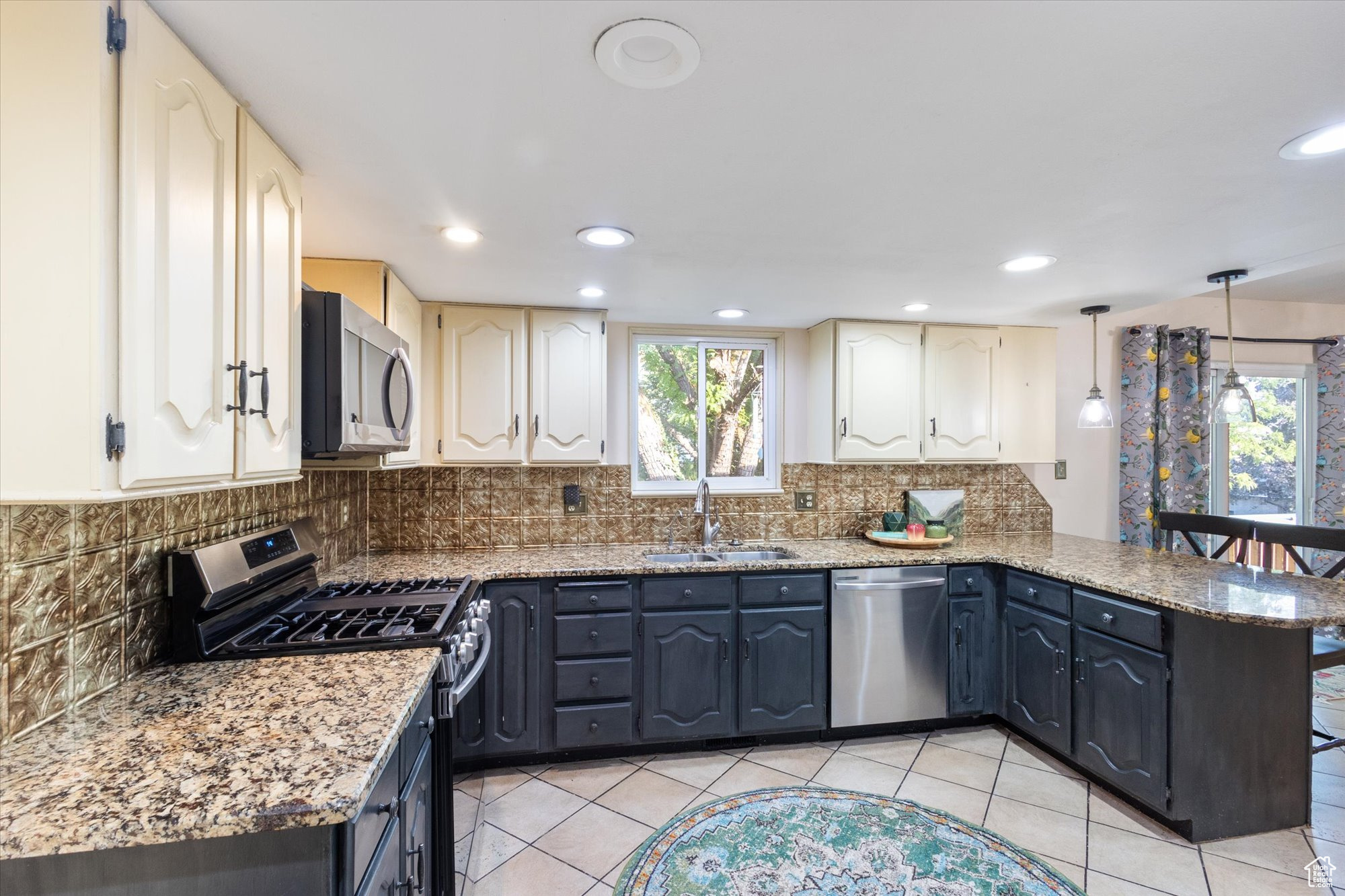 BLACK HAWK - Residential