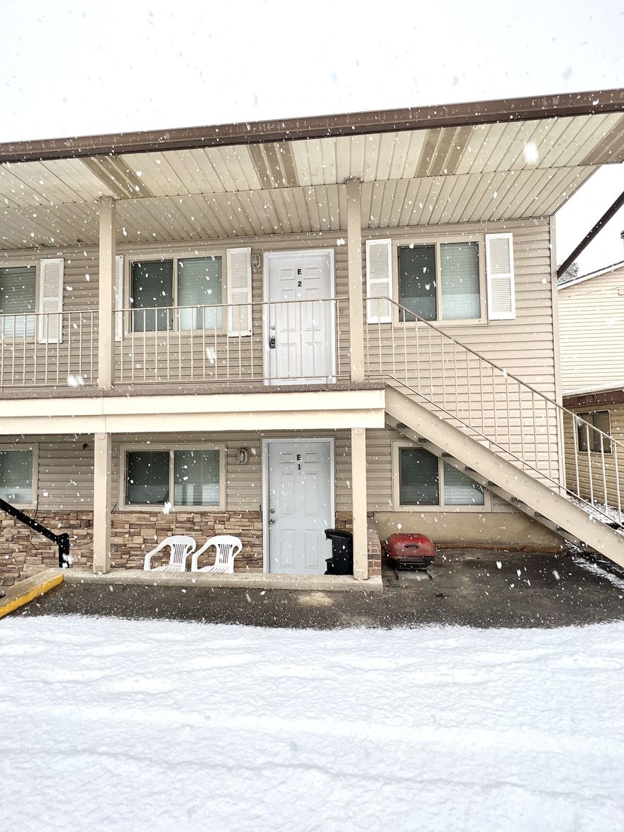 This charming 2 bedroom, 1 bathroom apartment offers a bright and comfortable living space in a convenient North Salt Lake location. The apartment features an open living area, a functional kitchen with plenty of cabinet space, and two spacious bedrooms with a full bathroom that includes a tub and shower combination. On-site parking is included, and the property is just minutes from downtown Salt Lake City, shopping, dining, and freeway access, making it ideal for both work and play. *Pictures are for a similar unit