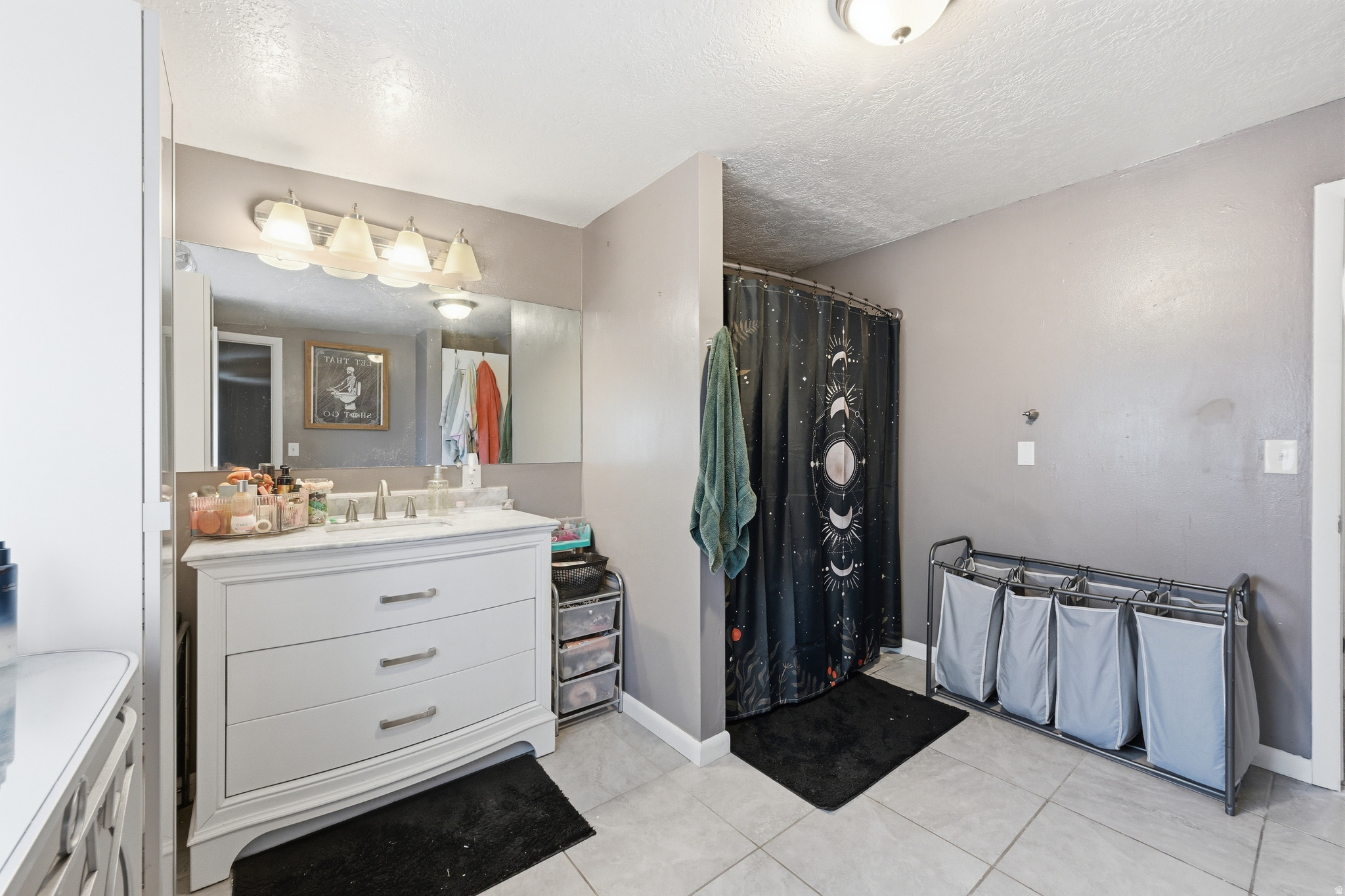 NAYON HEIGHTS CONDO. - Residential