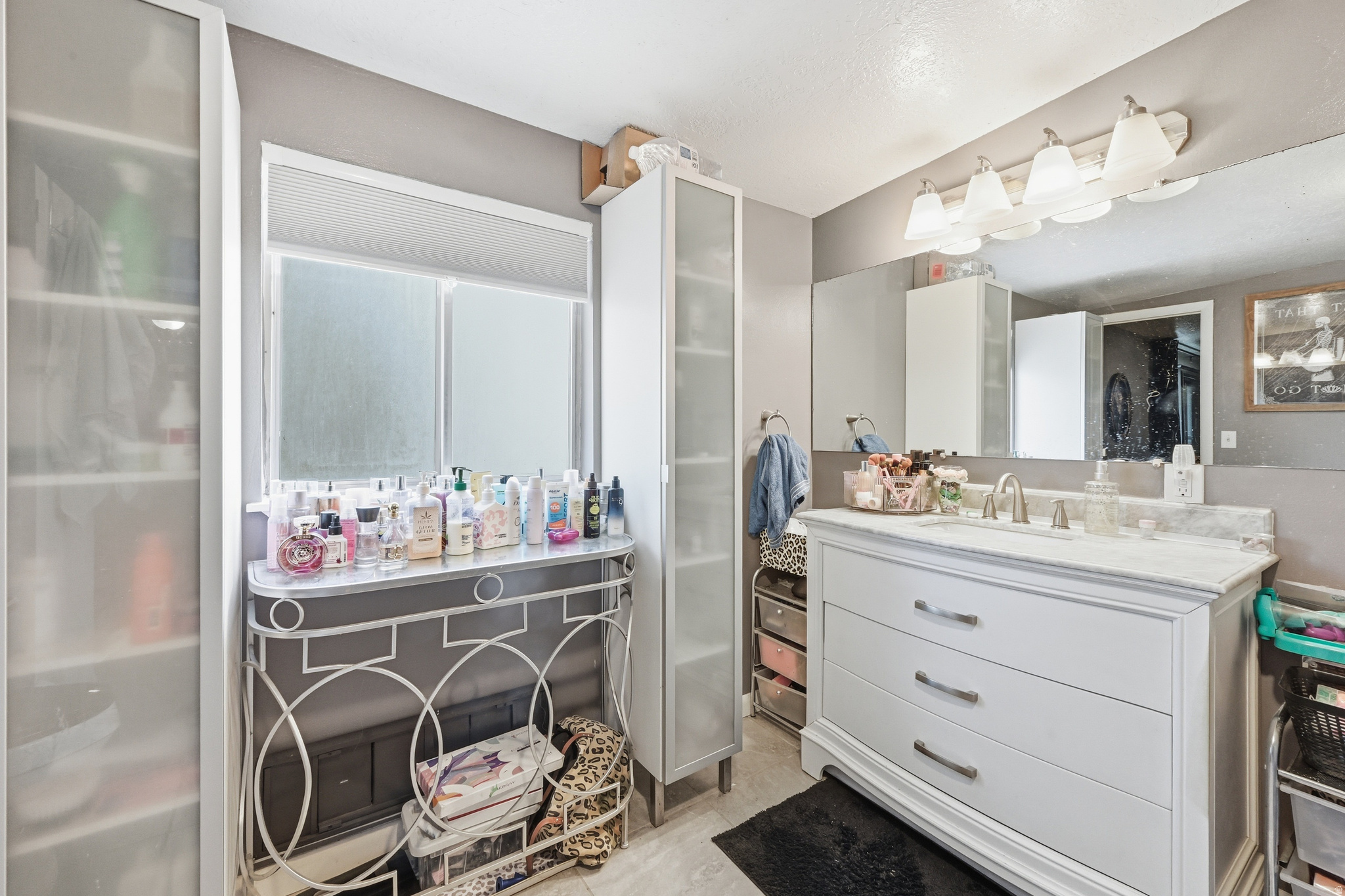 NAYON HEIGHTS CONDO. - Residential