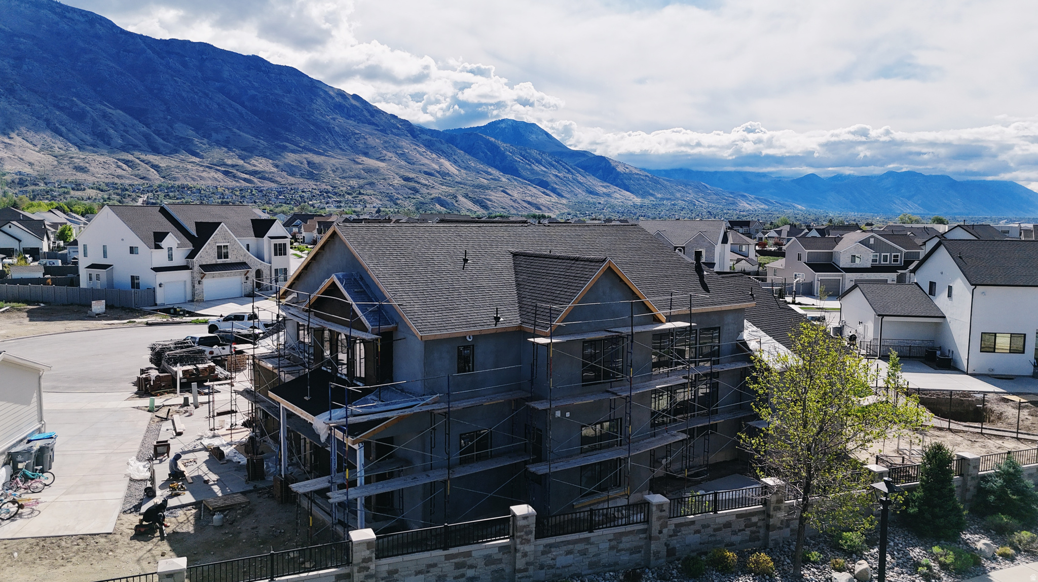 AUTUMN CREST - Residential