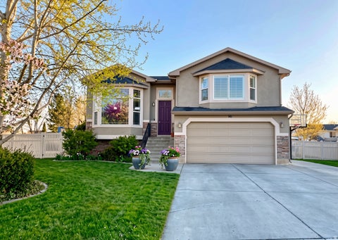 Photo of 36 TRAILSIDE RD, Farmington, UT 84025 (MLS # 2176415)