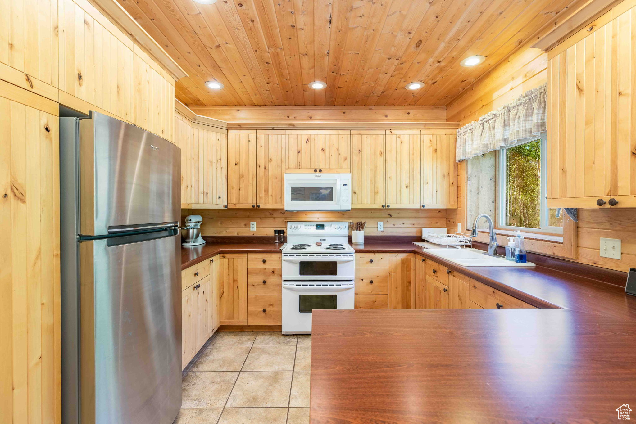 MEADOW VIEW RANCH - Residential Lease