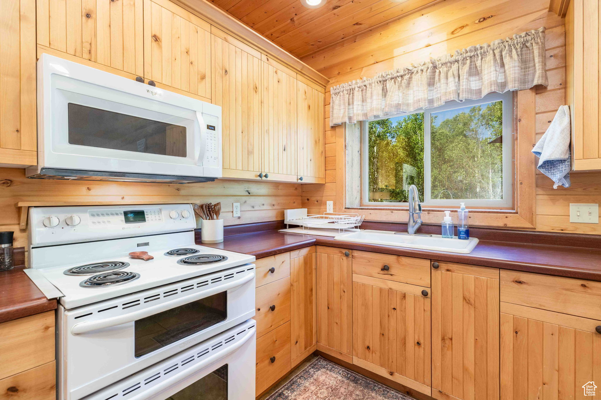 MEADOW VIEW RANCH - Residential Lease