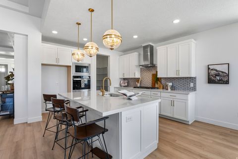 Tiny photo for 624 N LEGEND CIR #480, Mapleton, UT 84664 (MLS # 2143686)