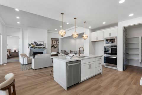Tiny photo for 624 N LEGEND CIR #480, Mapleton, UT 84664 (MLS # 2143686)