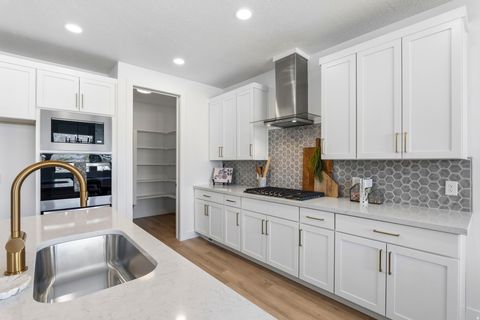 Tiny photo for 624 N LEGEND CIR #480, Mapleton, UT 84664 (MLS # 2143686)