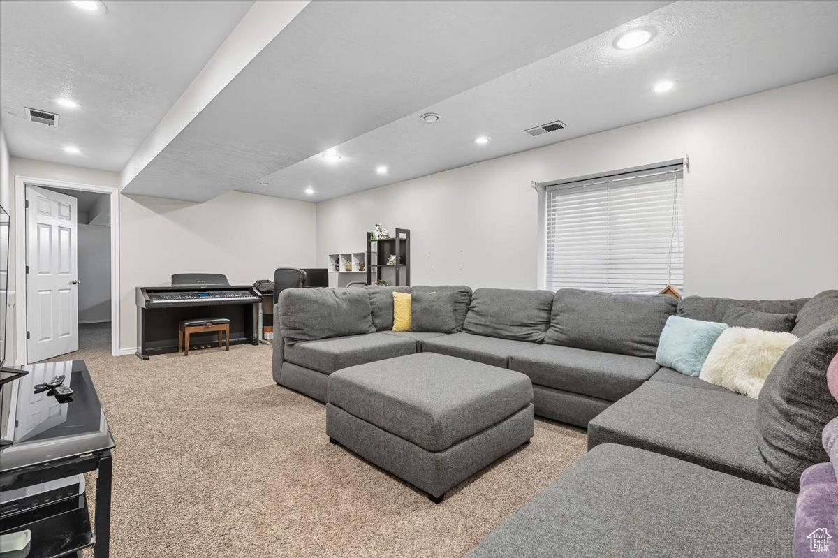 ASCOT DOWNS - Residential