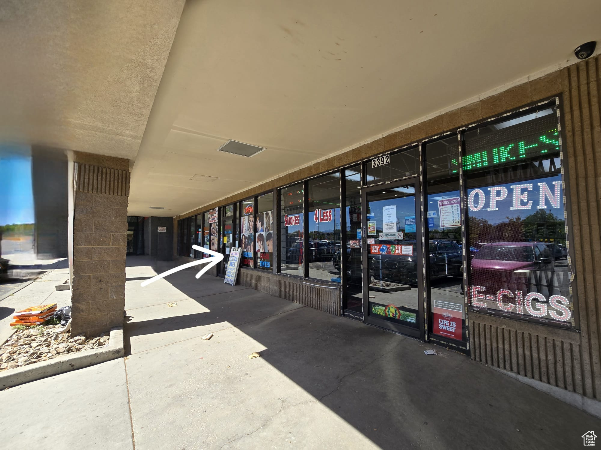 Main image without alt text