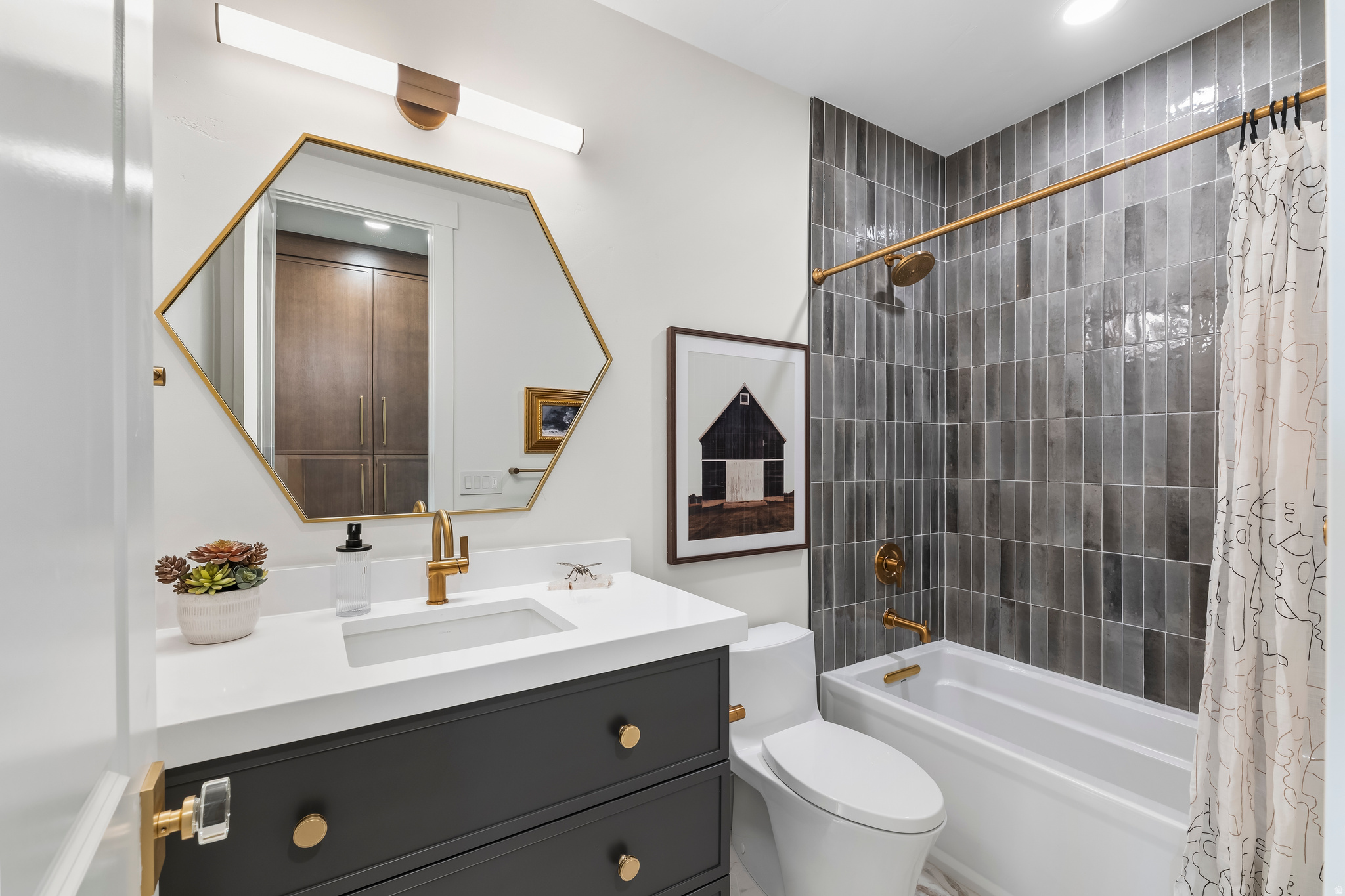 AMANTI LAGO - Residential