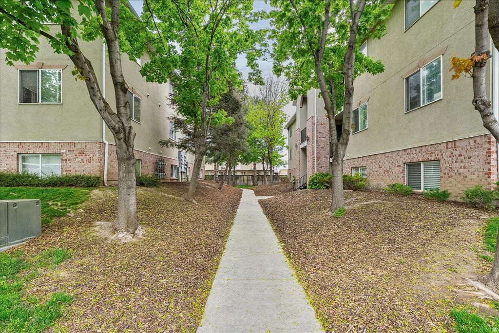 Photo of 258 E NEW CENTURY LN #E, Salt Lake City, UT 84115 (MLS # 2153151)