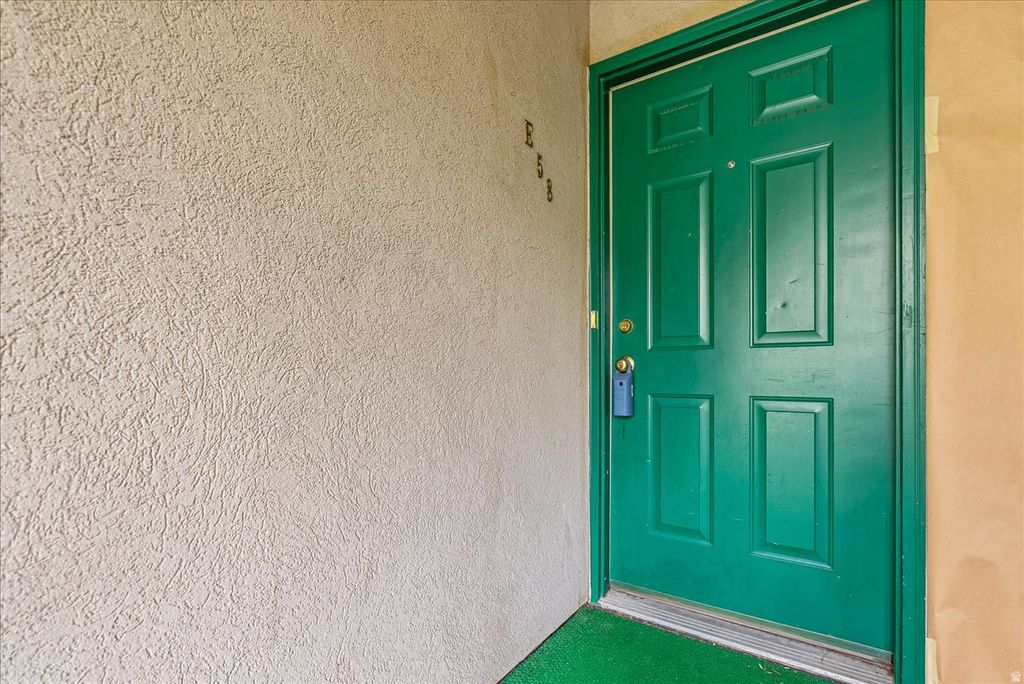 Photo of 258 E NEW CENTURY LN #E, Salt Lake City, UT 84115 (MLS # 2153151)