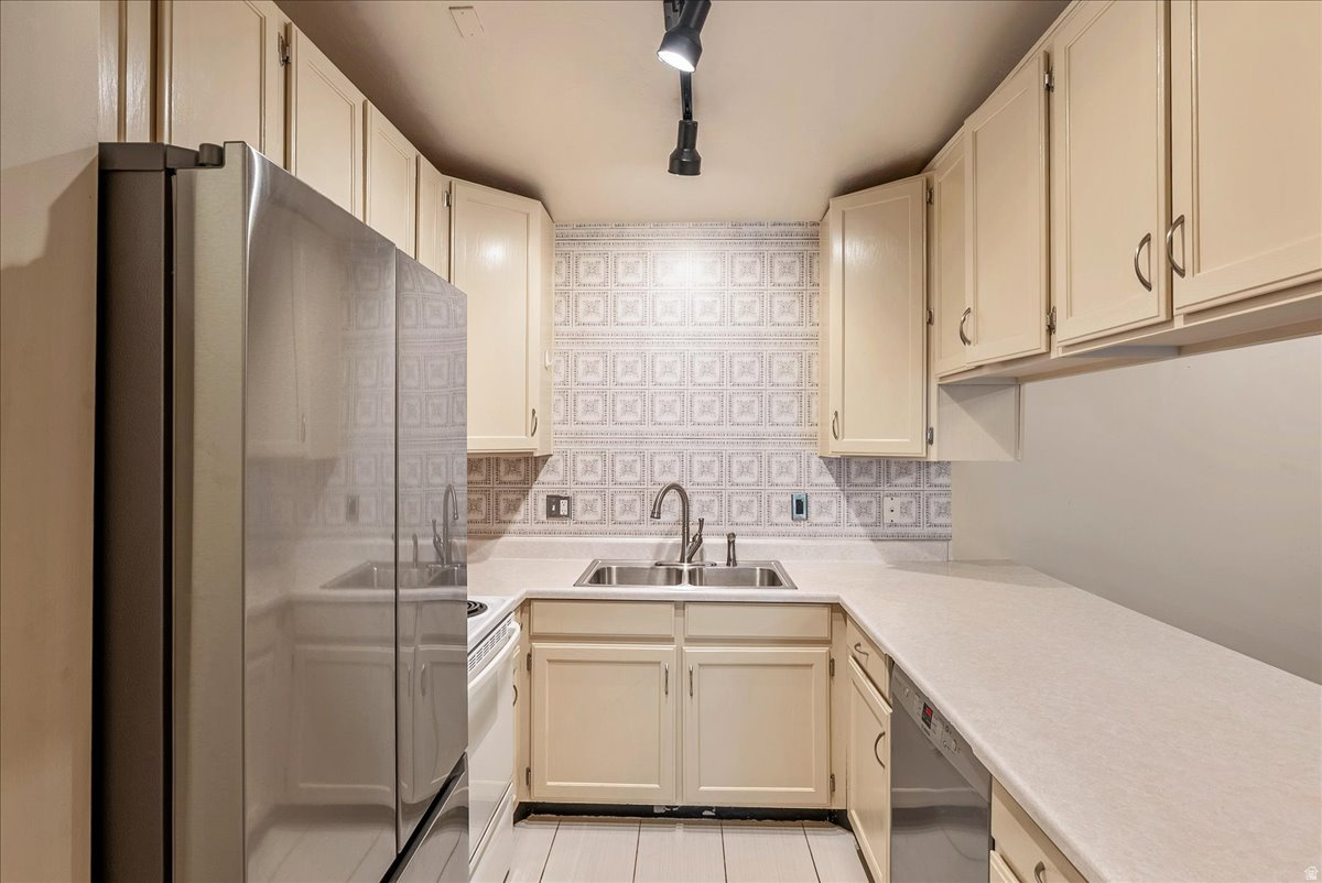 CENTURY PARK EAST - Residential