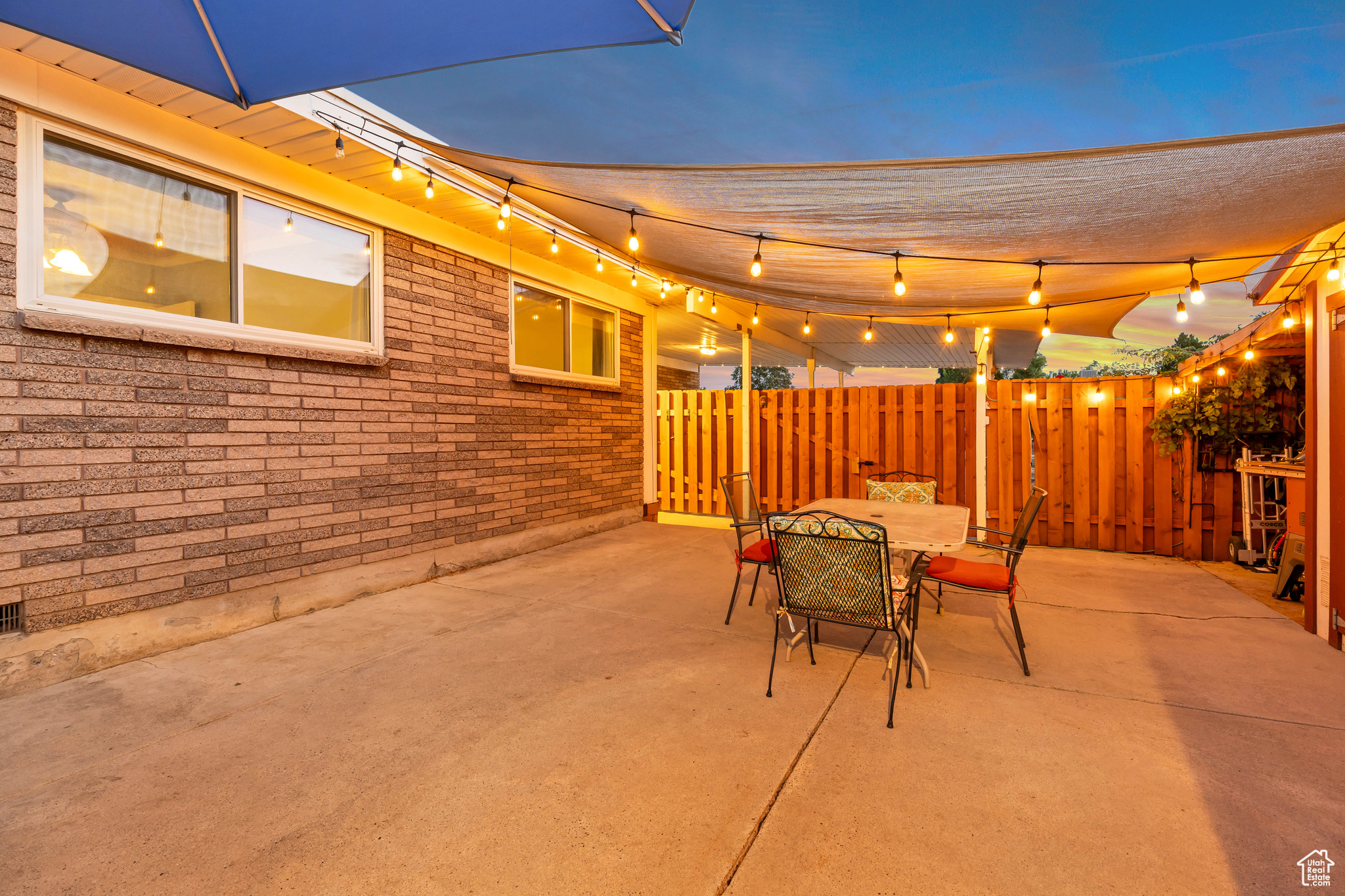 REDWOOD VILLA - Residential
