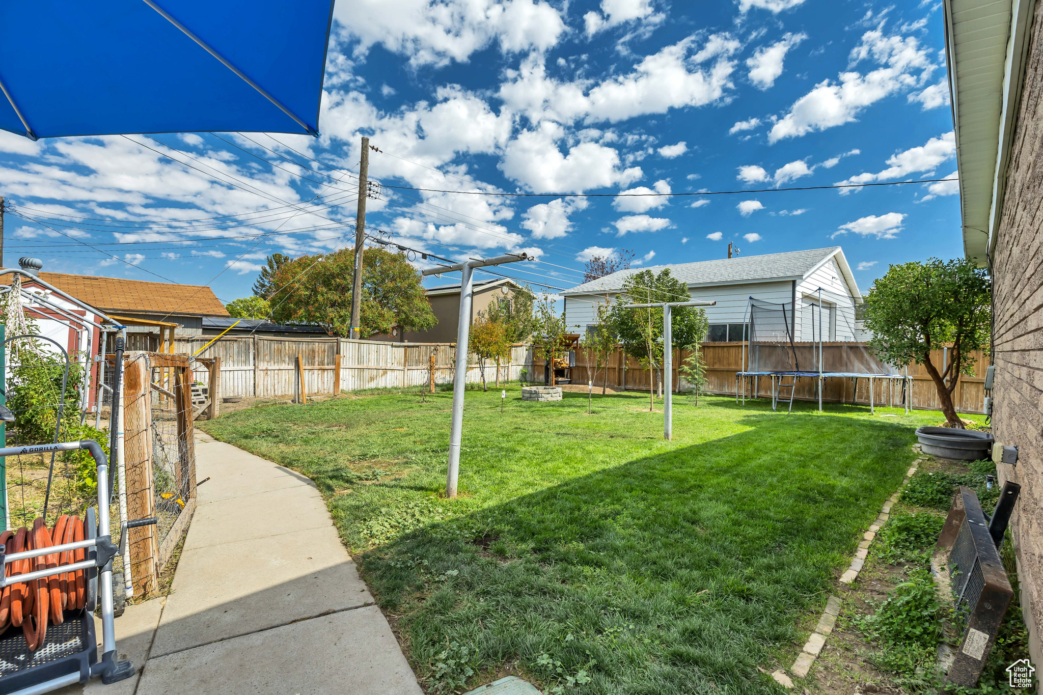 REDWOOD VILLA - Residential