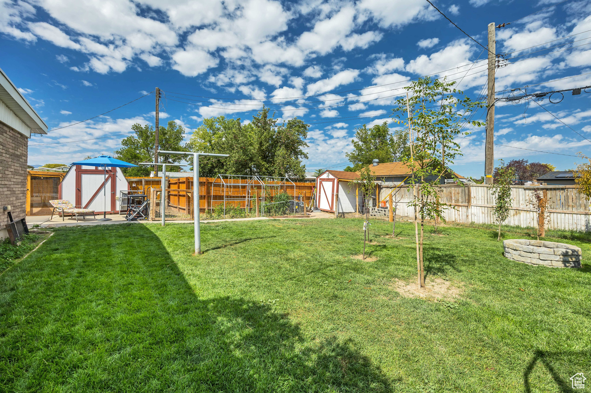 REDWOOD VILLA - Residential
