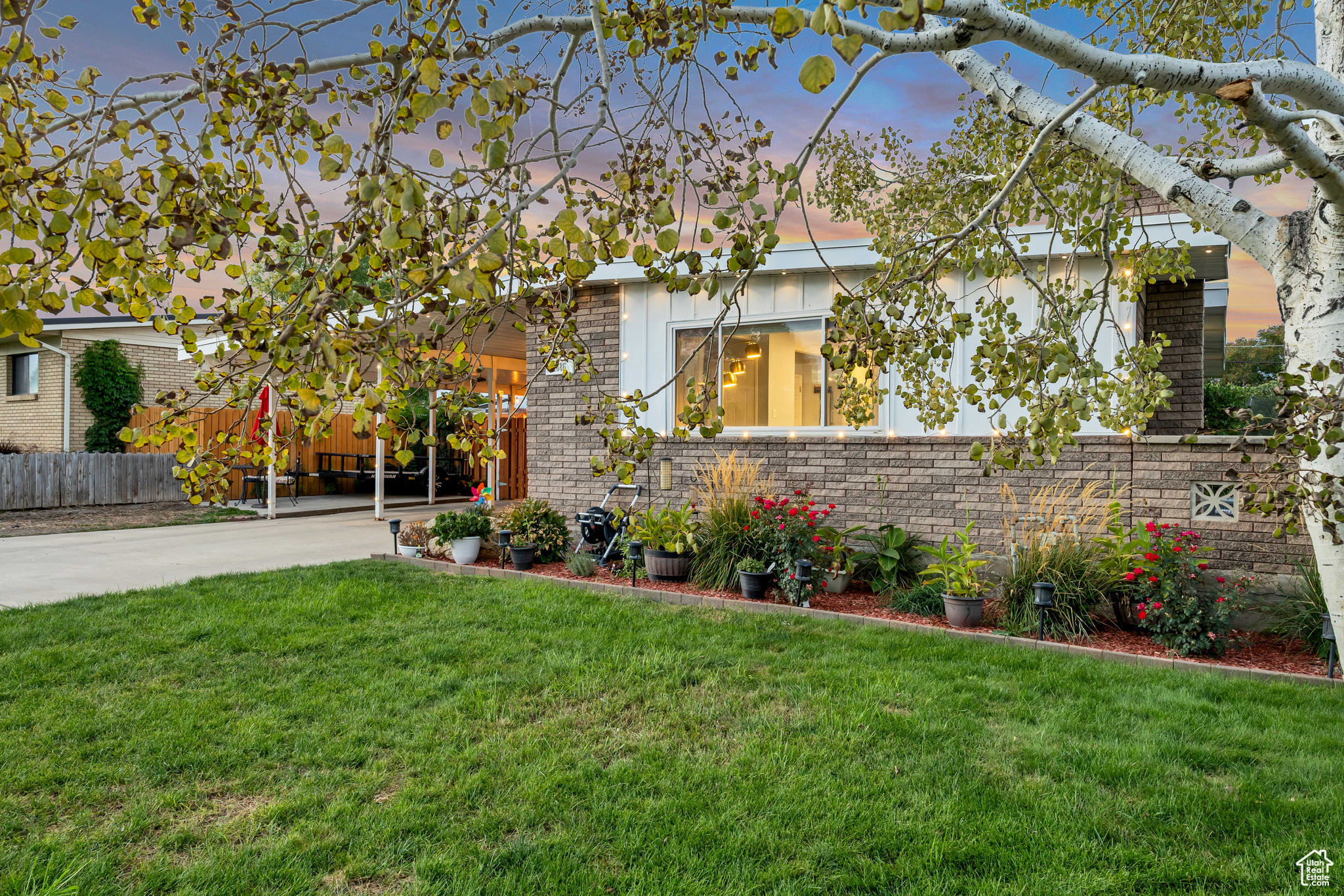 REDWOOD VILLA - Residential
