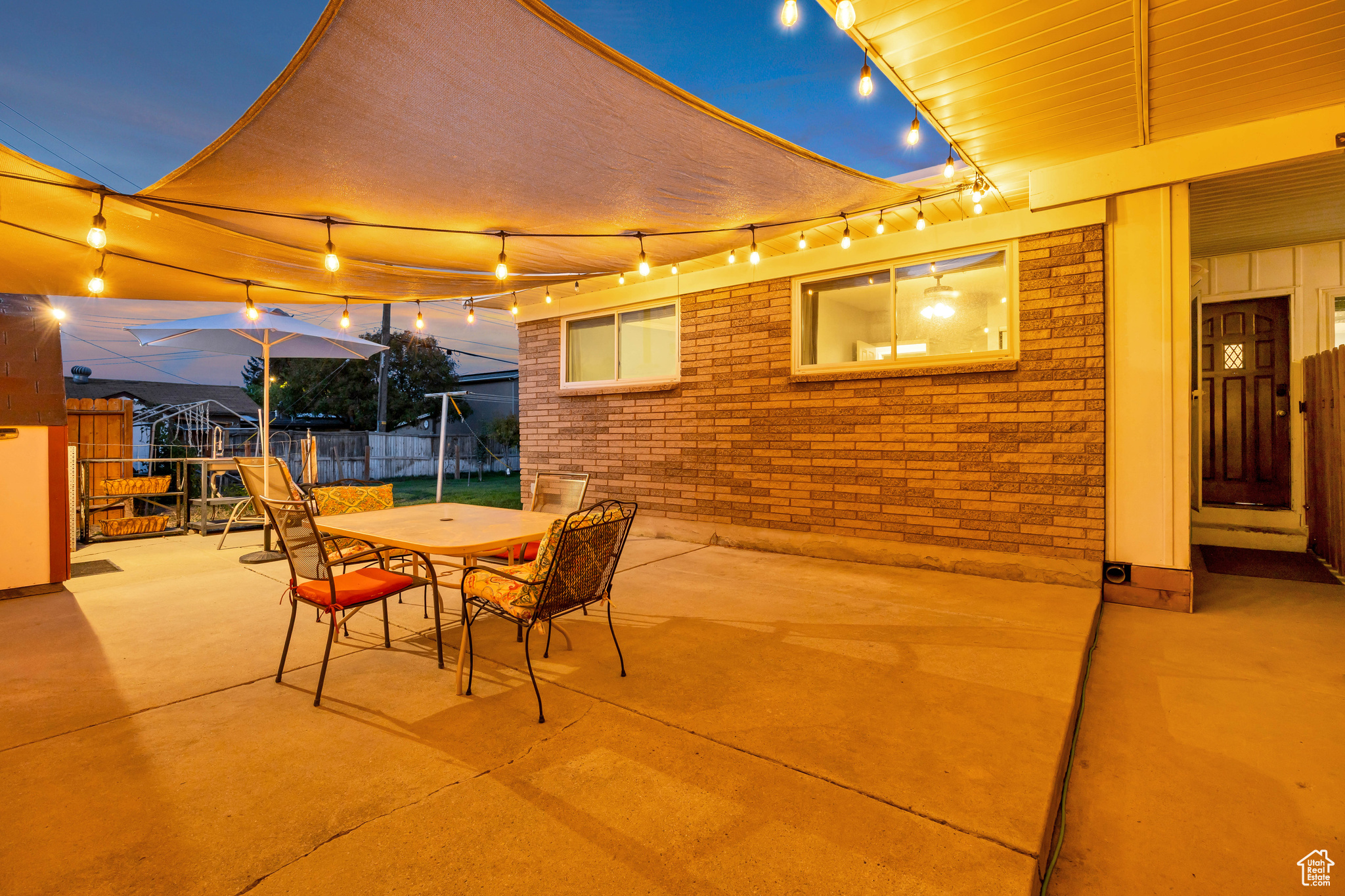 REDWOOD VILLA - Residential
