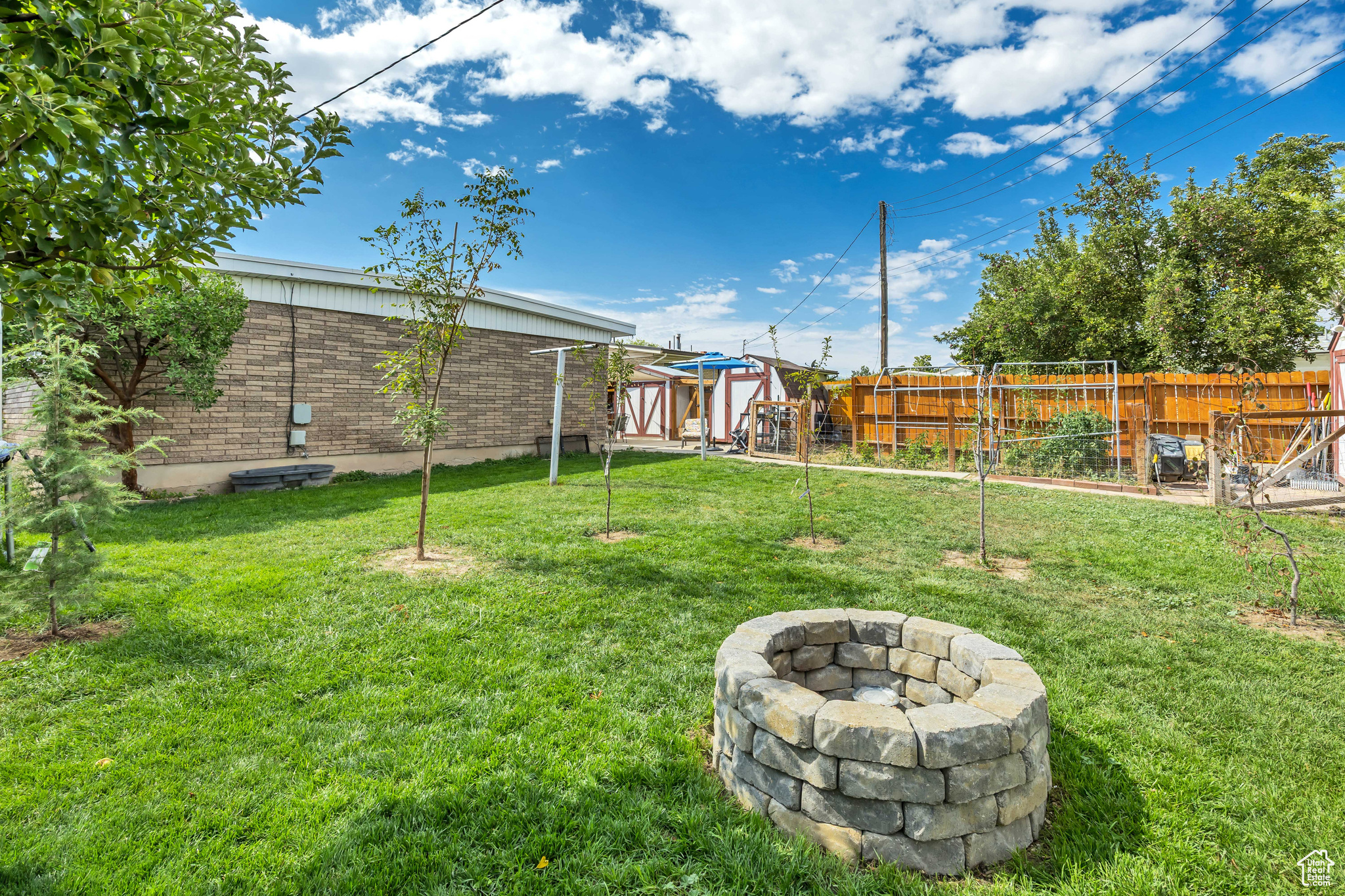 REDWOOD VILLA - Residential